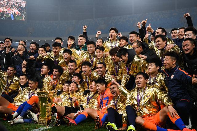 泰山队时隔15年再夺双冠,山东鲁能泰山经典比赛