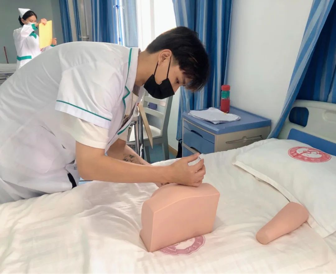 介绍护理学院,护理学院的学院简介