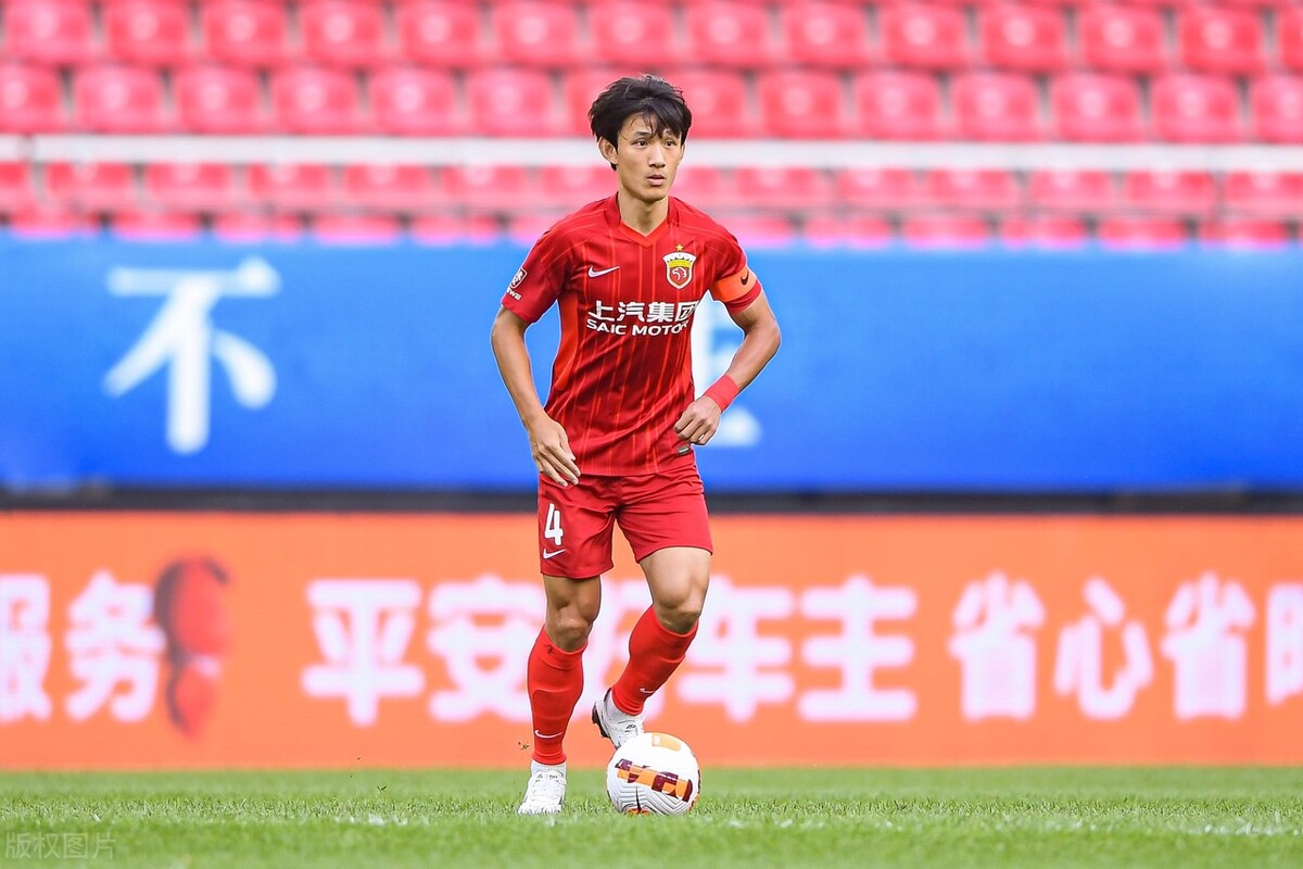 上港多任主帅都不敢拿下的人，如今却被莱科弃用，曾是功勋队长