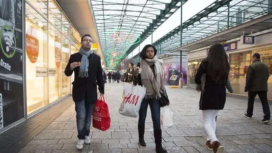 “*交性**易”合法化的荷兰:给从业者发津贴,为其立雕塑纪念