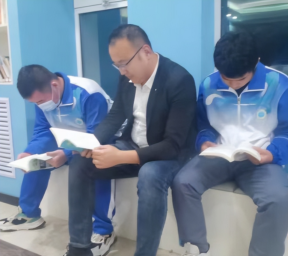 他们有个共同的名字，叫“新纪元高三班主任”（一）