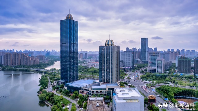 楚河汉街和粮道街哪个更值得去,楚河汉街值得打卡吗