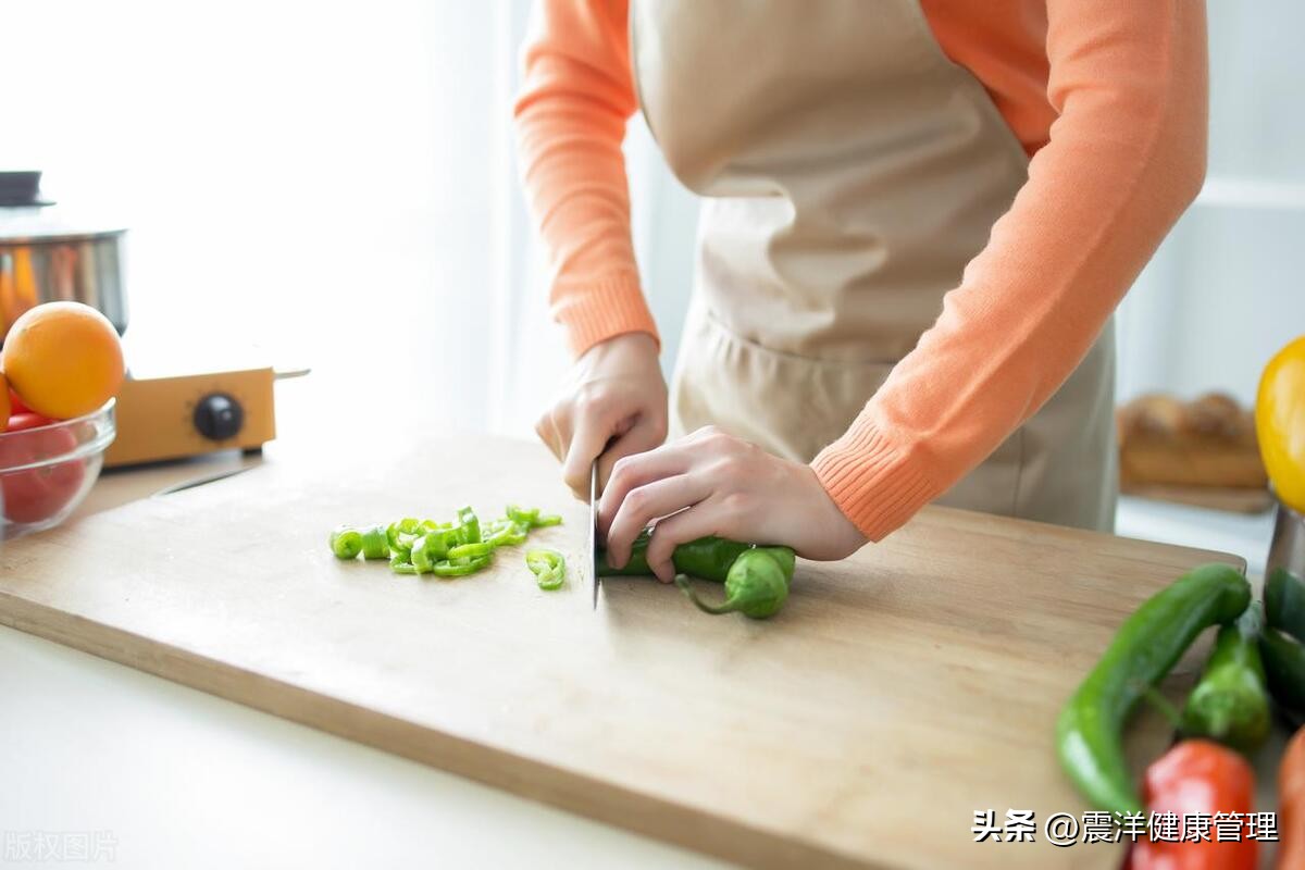 我今年30岁，没发生过性关系，*处私**却总湿湿的，好像豆腐渣