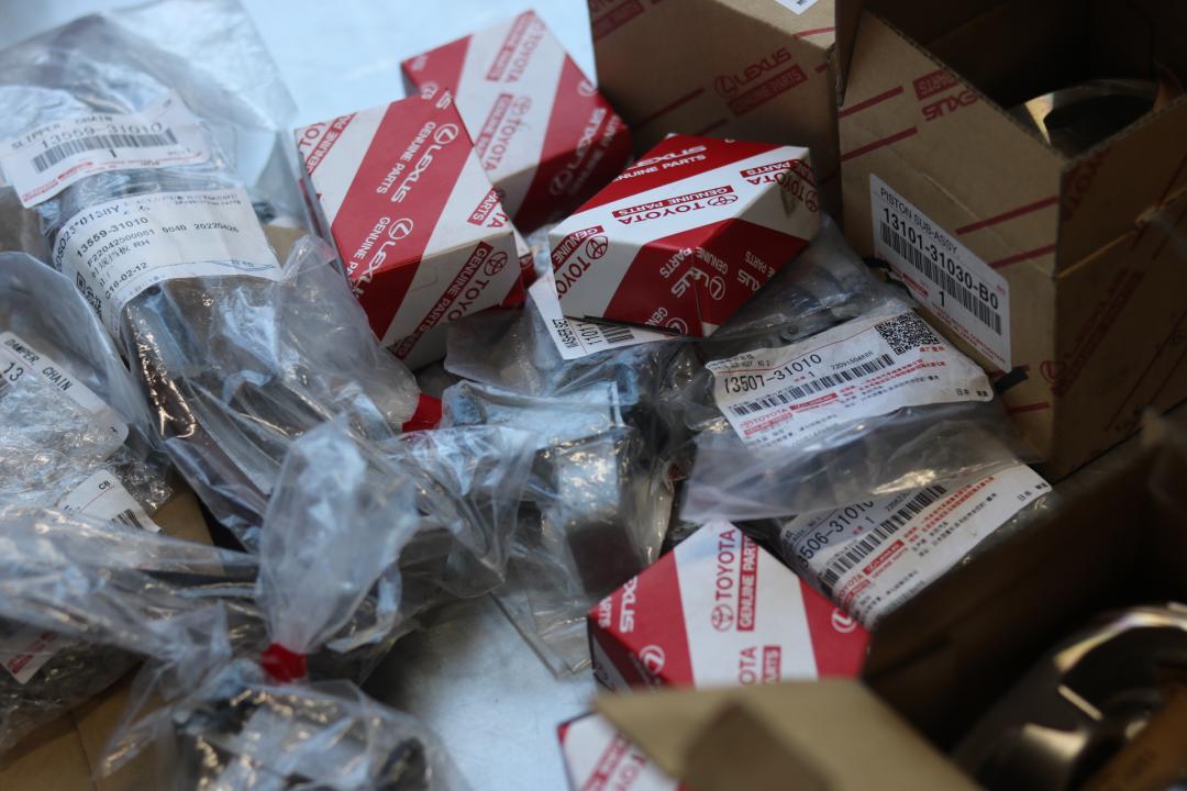 03年丰田霸道全车翻新多少钱,2004款丰田霸道拆车视频