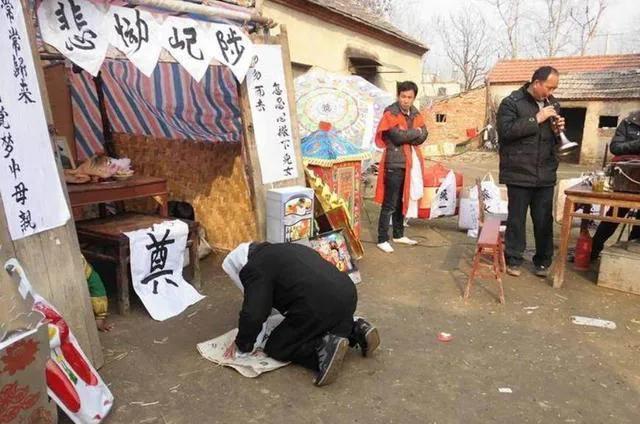 老人去世后用什么东西堵住肛门好,人死后肛门堵了怎么办