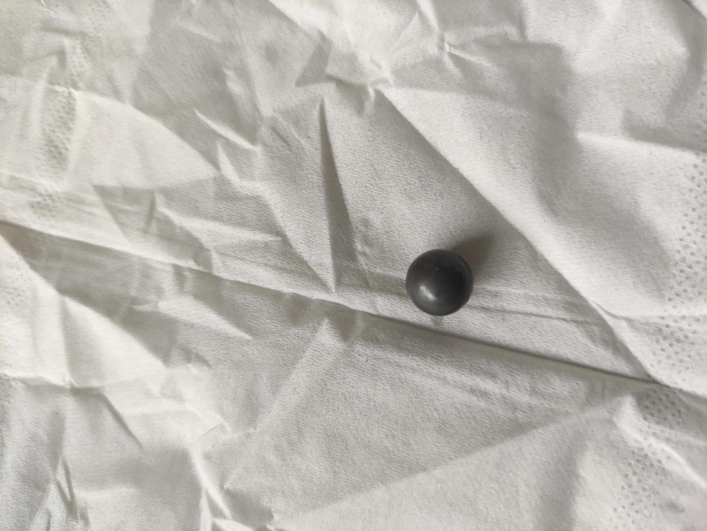 小孩误食螺丝钉有什么反应,孩子误食塑料珠