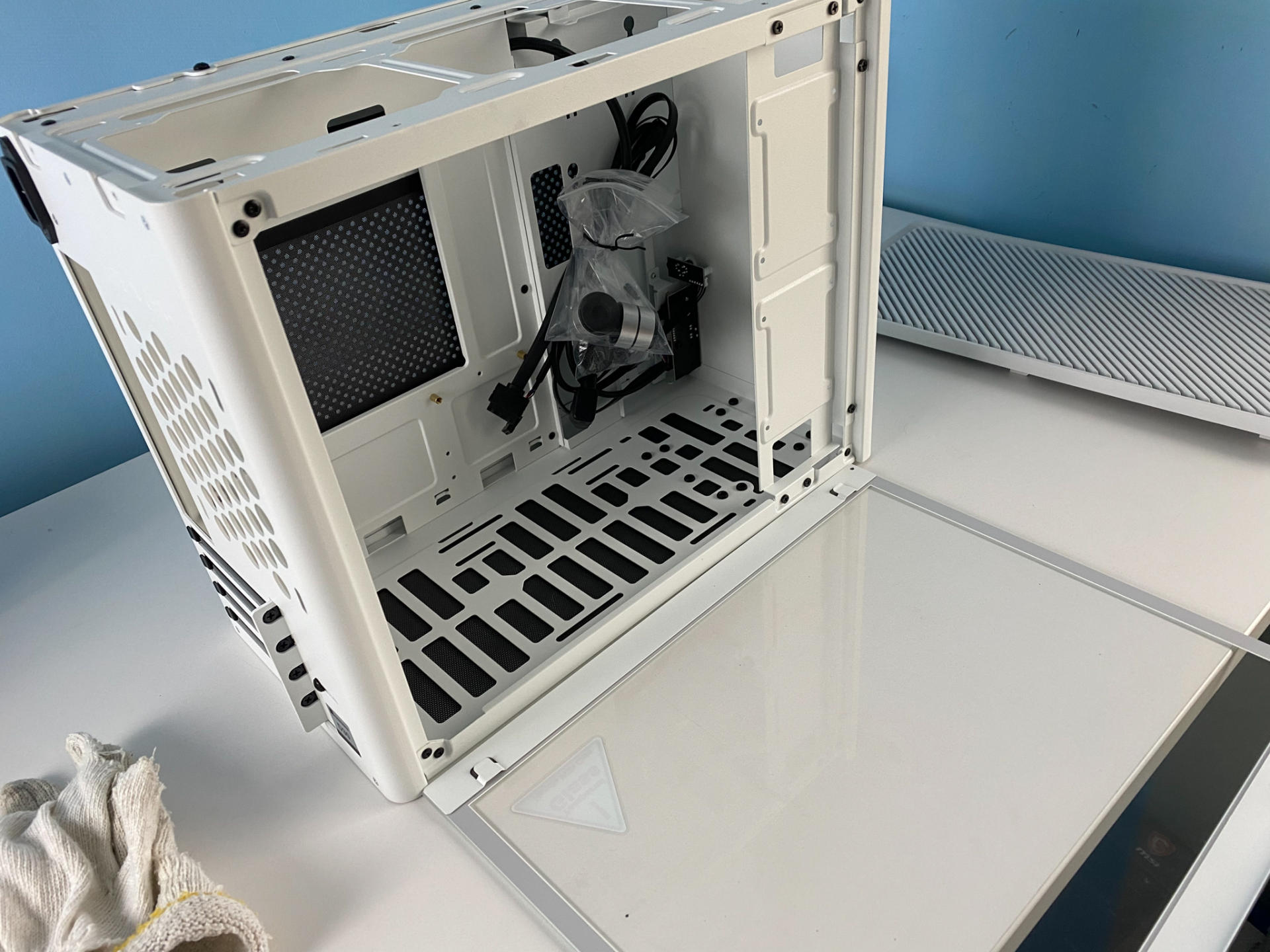 自己动手做的双层透明电脑机箱,1万5电脑最强组装炫酷机箱