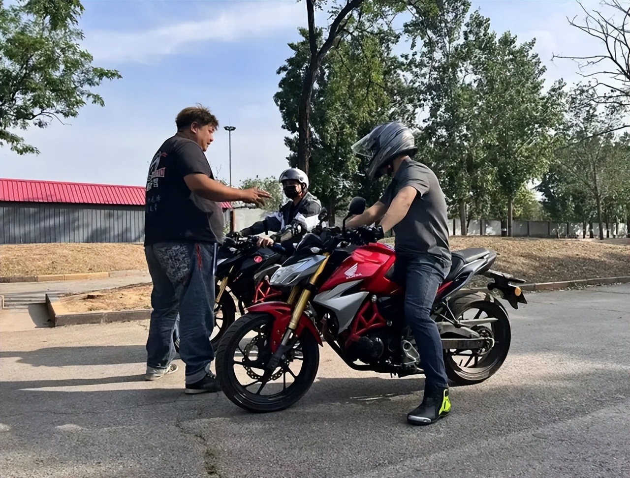 交通驾校摩托车训练,公交驾校摩托车考试