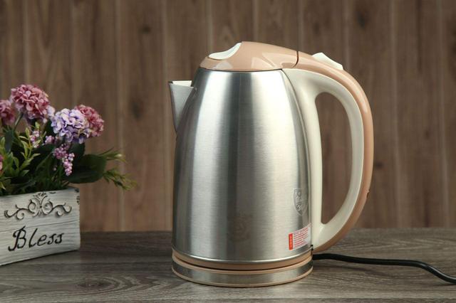 长期喝电热壶烧的水重金属超标,电热水壶烧水喝中毒和致癌吗