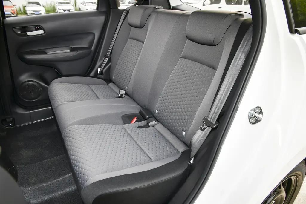 本田飞度优缺点测评,7万块的本田飞度最低配值得买吗