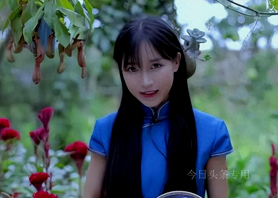 网红严素穿超短裙洗衣服，弯腰下蹲打码处理，网友：建议封杀