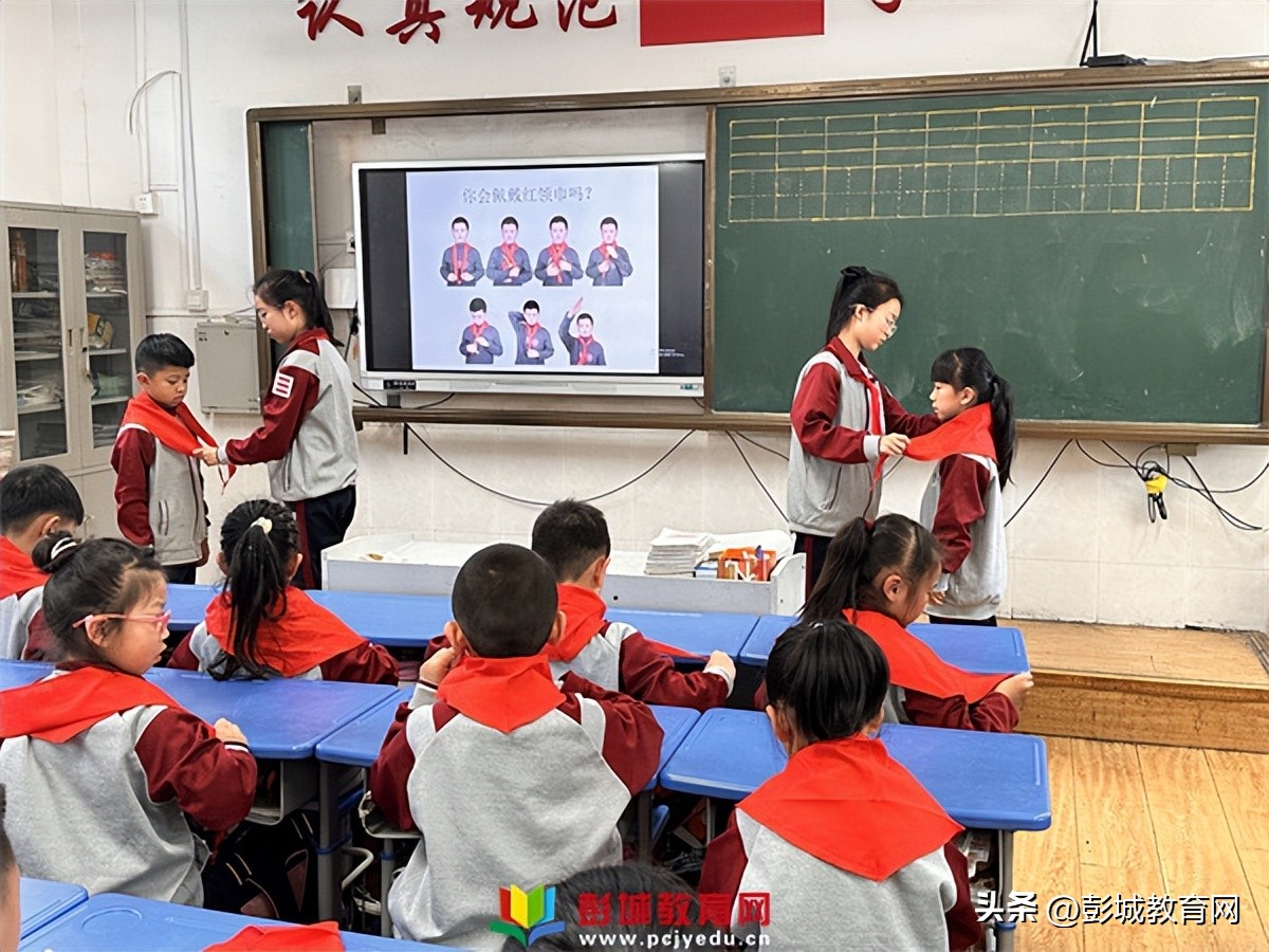 徐州市湖滨中心小学新队员入队暨一星章颁章仪式