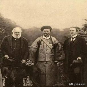 *光脱**犹太人女人衣服，集体*杀屠**，老照片再现变态的纳粹德国！