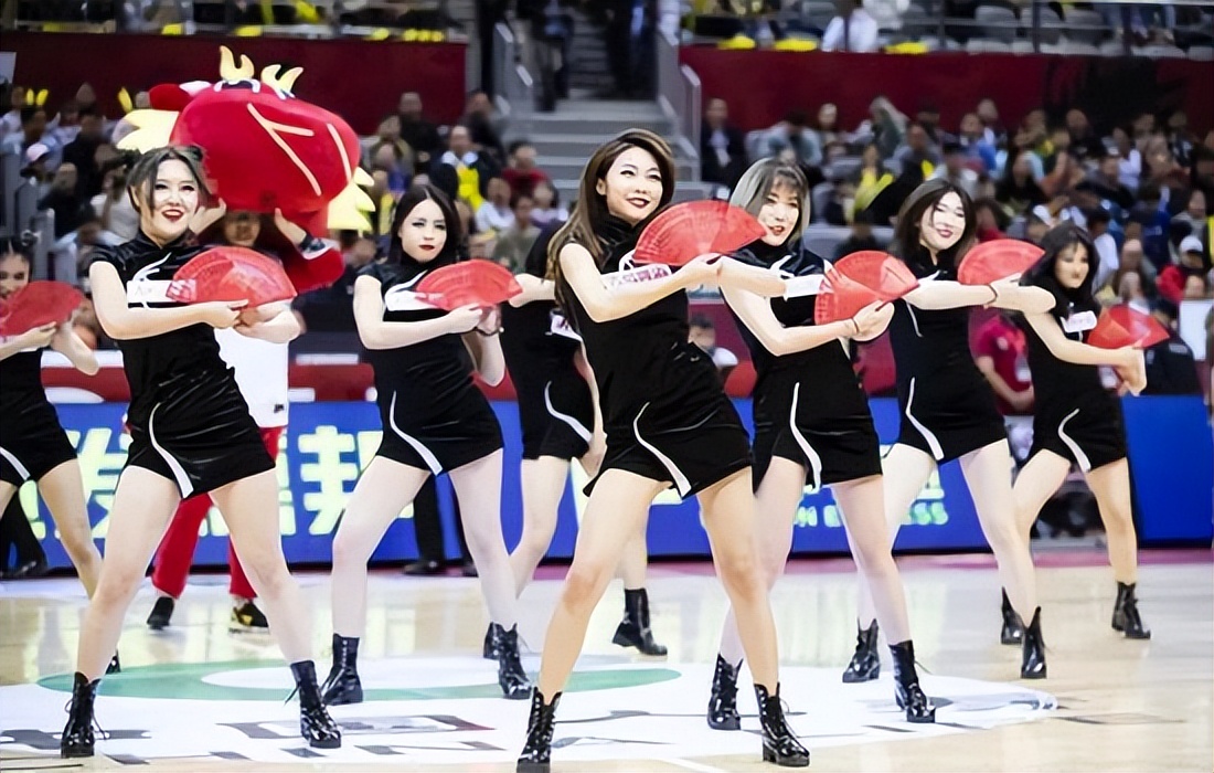 宋小粤和黄逸辉,cba啦啦队黄逸辉vs宋小粤