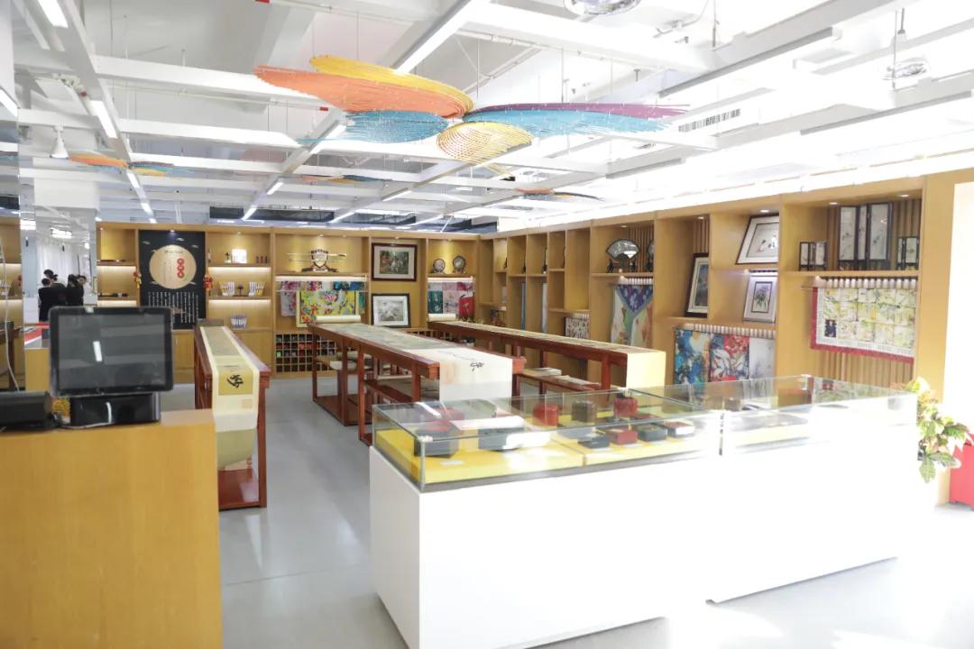 改良版旗袍的面料,如何能让旧旗袍面料焕然一新