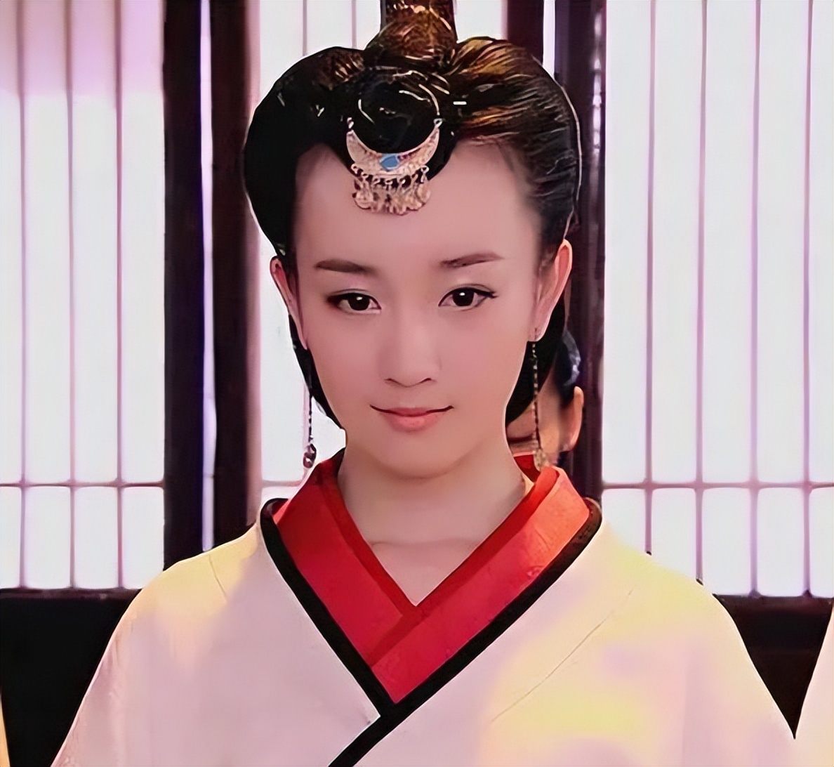 盘点女明星整容失败和成功的女星,整容断送前程的4个明星