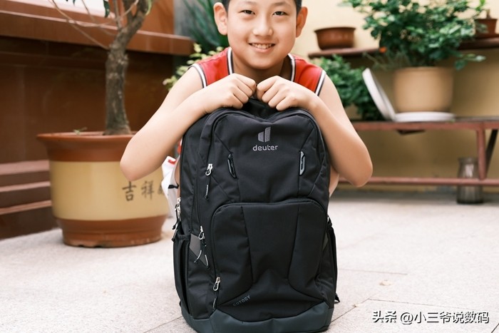 多特学生书包视频,多特背包背娃