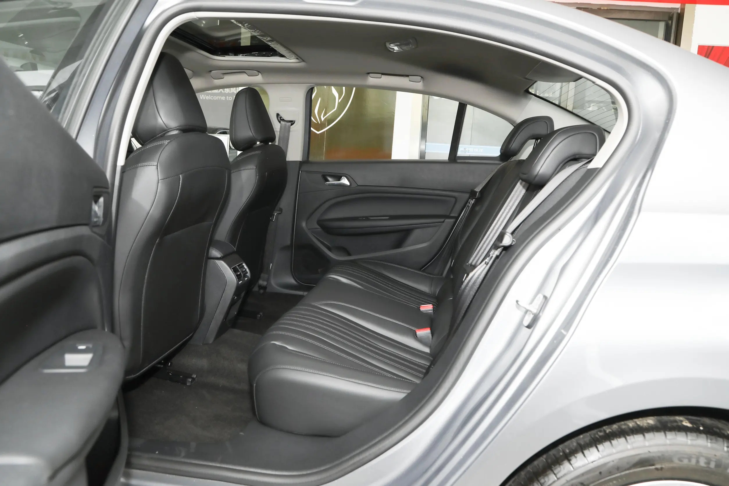 哪款suv省油隔音好舒适性高跑得快,最低6万起这4台精品轿车家用首选