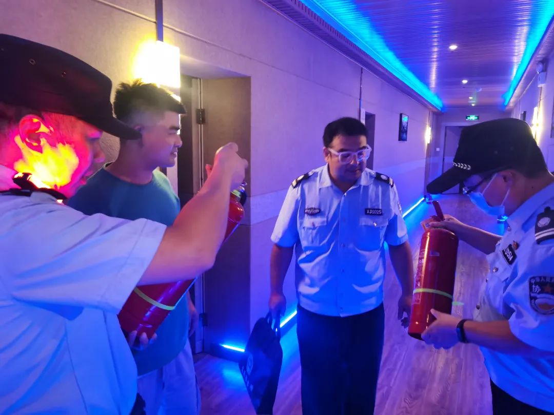 夏季治安打击整治“百日行动”丨尽锐出战!河南洛阳公安全力开展夏夜治安巡查宣防第二次集中统一行动