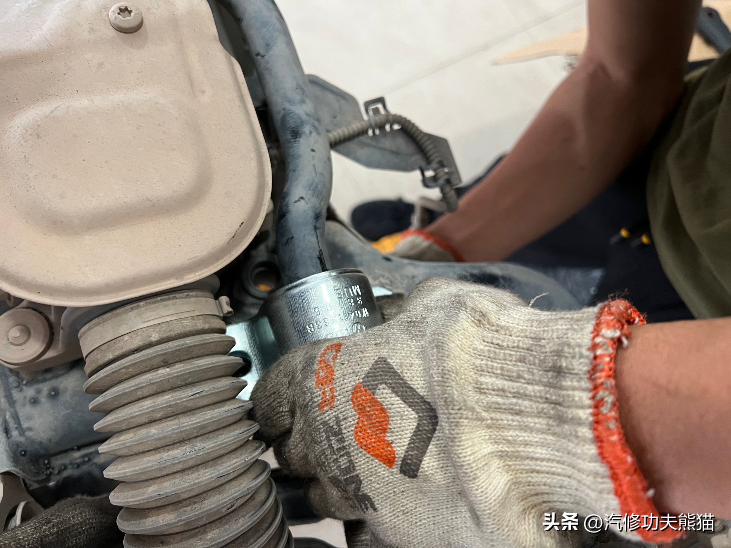 大众途观三百公里烧一升机油,途观3代发动机烧机油