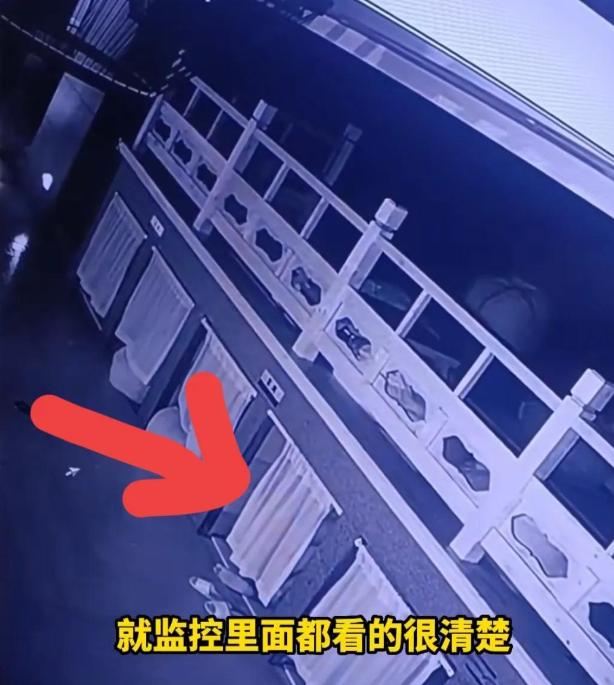 菊花一紧虎躯一震，男子被同性含住*体下**，后续让人头皮发麻。