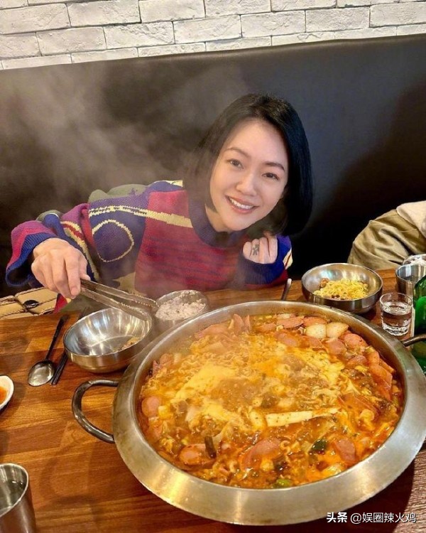 丢人到国外！张兰欠款9.8亿，小S在韩国吃牛肉好吃到爆哭！