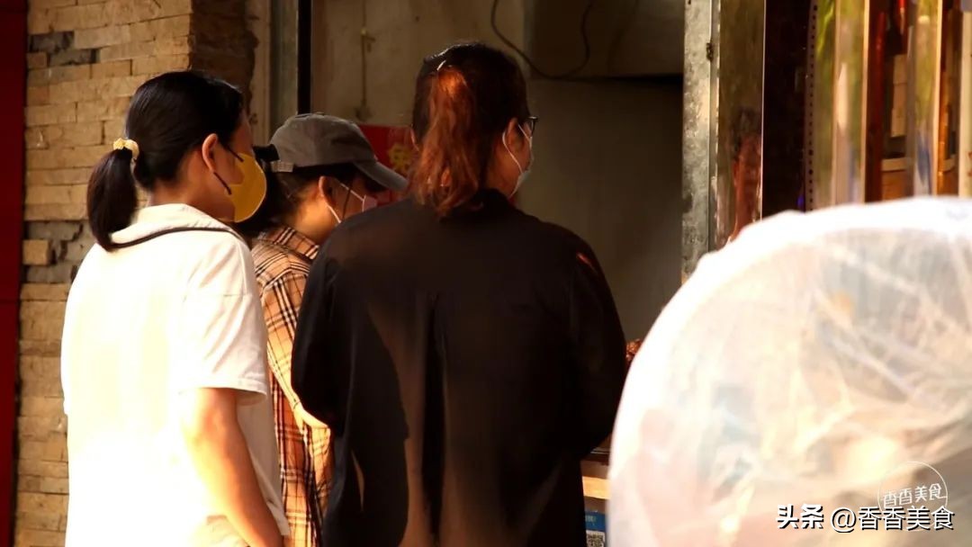 “芝麻”小店里的卤肉香，吃货说来这儿不看颜值冲味道