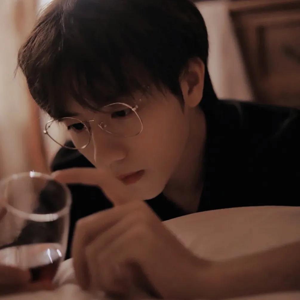 男神头像女生,男头一组优质的男生头像