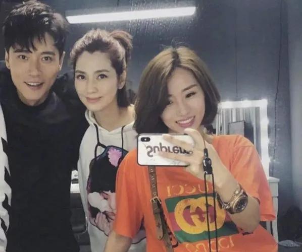 2天6个瓜：离婚、被骗1亿、女歌手演出脱上衣、男星骚扰多名女孩