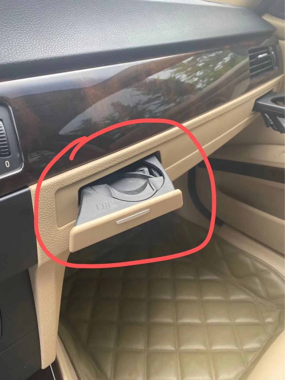 破烂不堪的废旧车变成新车的视频,宝马e90325i