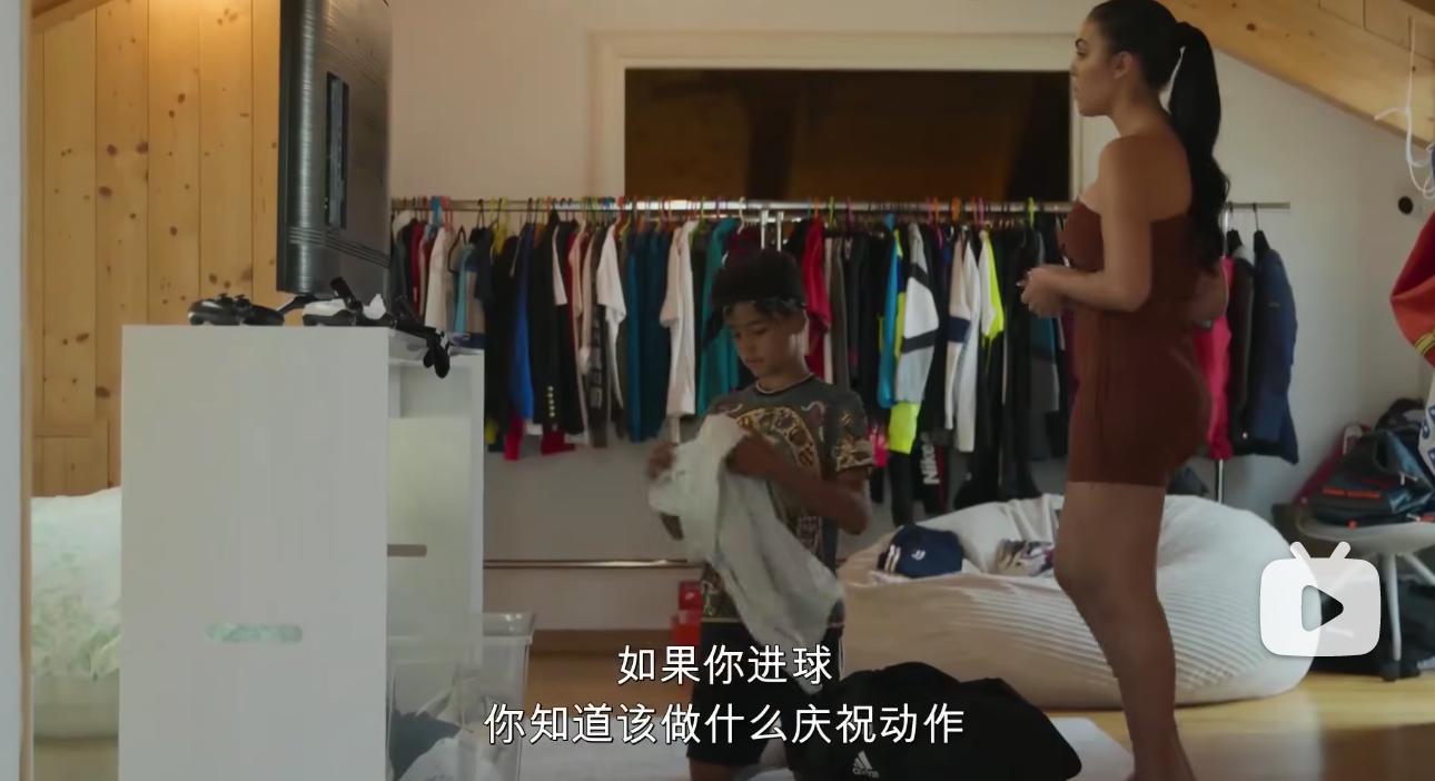 c罗前任伊莲娜日常装,前任还让人念念不忘