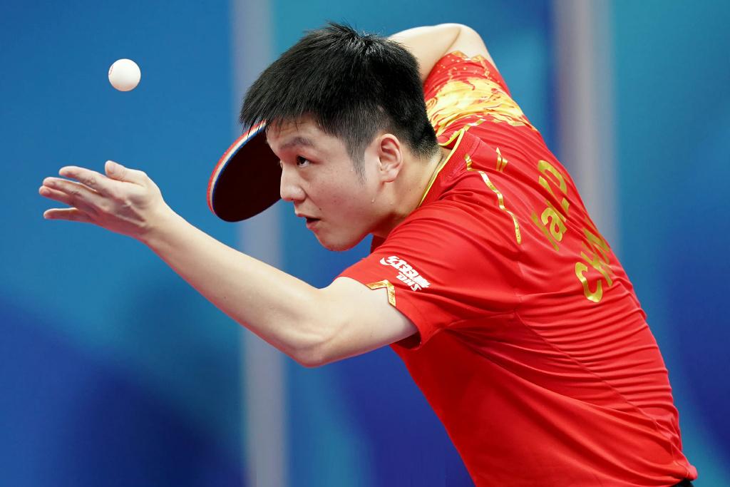 乒乓球怎么发球才是正确的,关于乒乓球由谁发球的问题