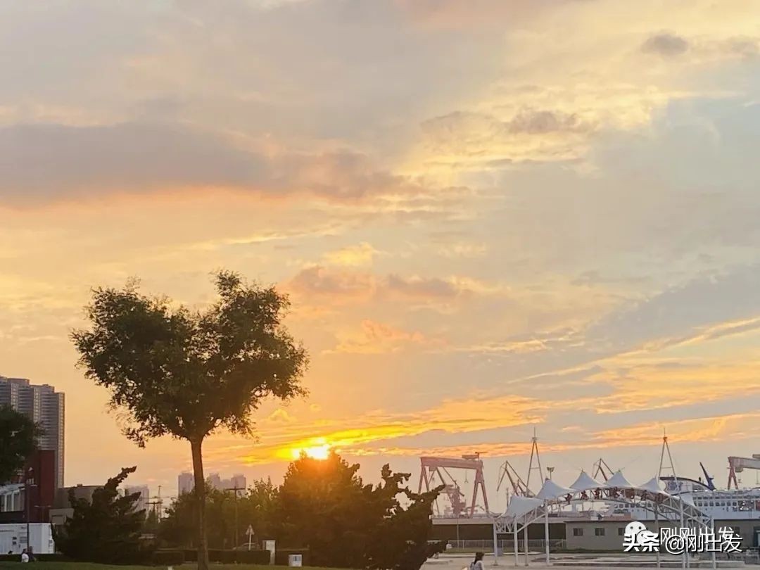 大连喷泉广场东港附近景点,大连东港音乐喷泉广场全景