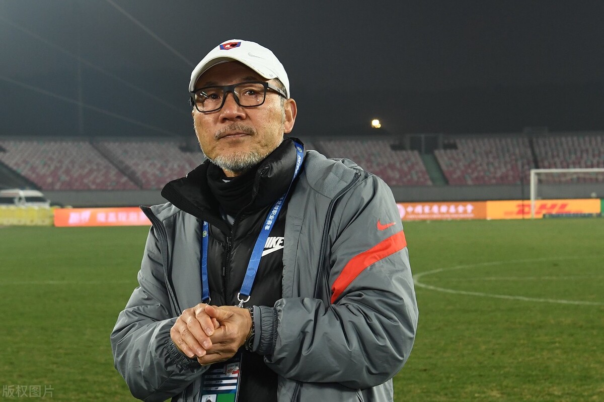 他是重庆队最受尊敬的主教练,球队长期欠薪,却依然能坚守到现在