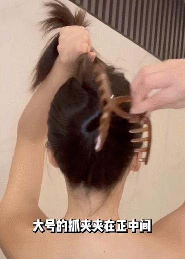 新年流行这4款扎发谁扎谁美,适合直头发的新年扎发