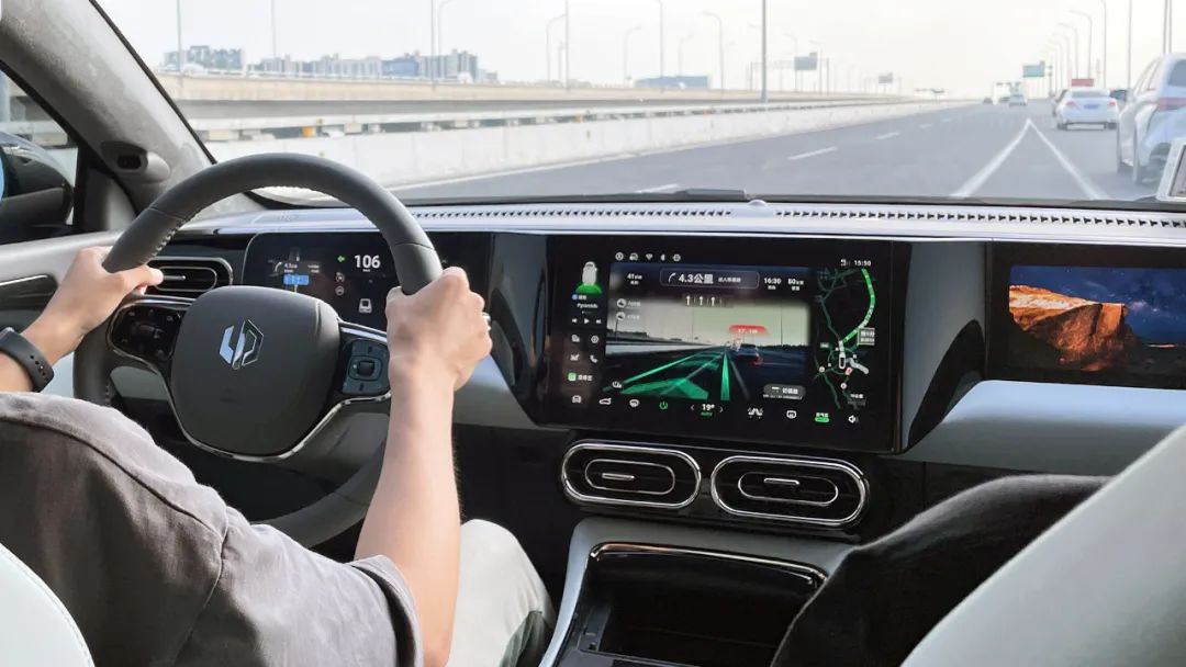 15万的零跑c01值不值得入手,降价后的零跑c01值得买么