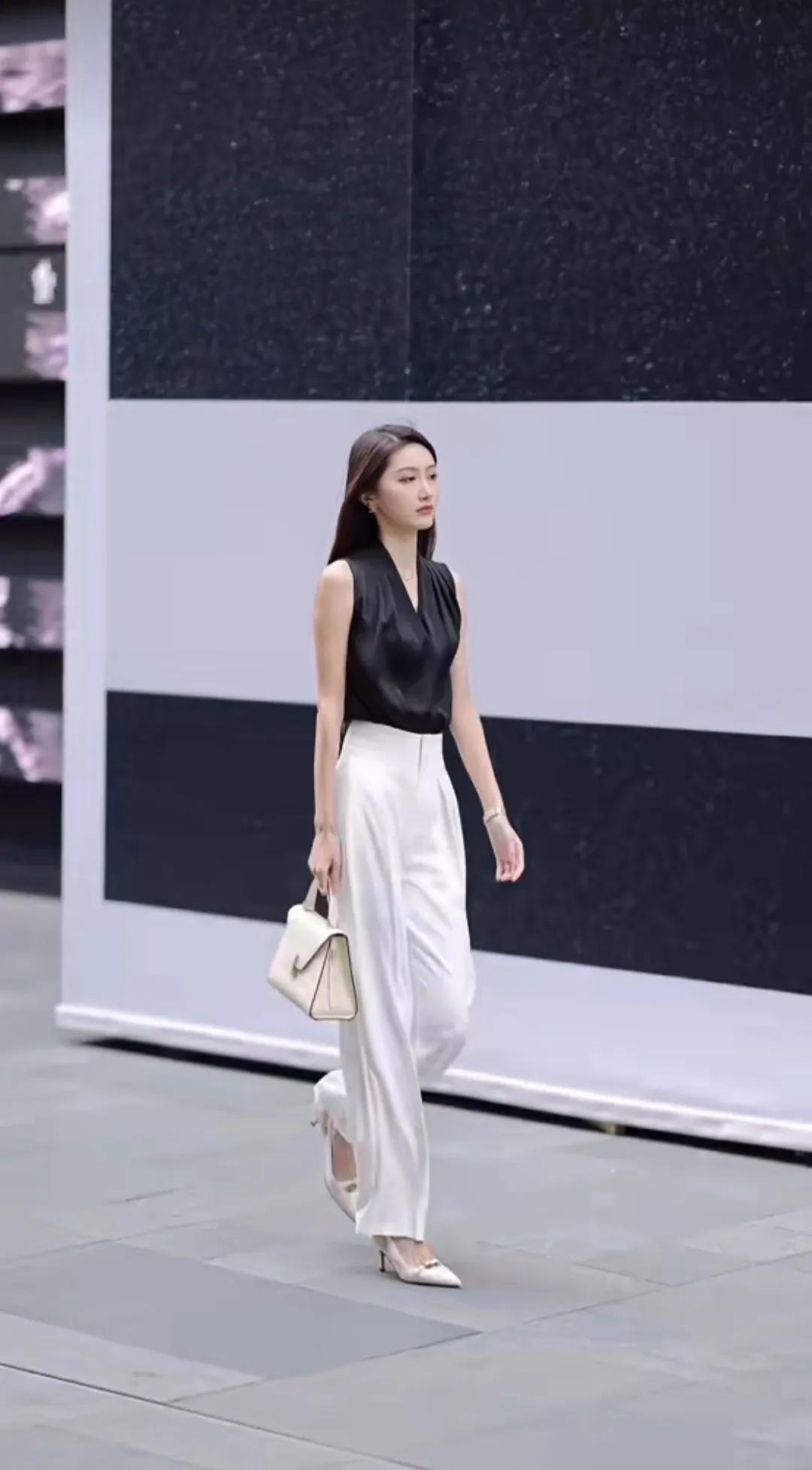 气质女走路教程,气质女生是怎么走路的