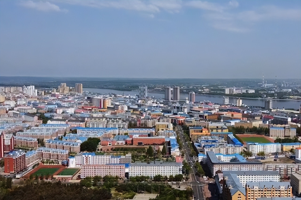中国离俄罗斯很近的城市，隔江相望仅750米，游客少物价低