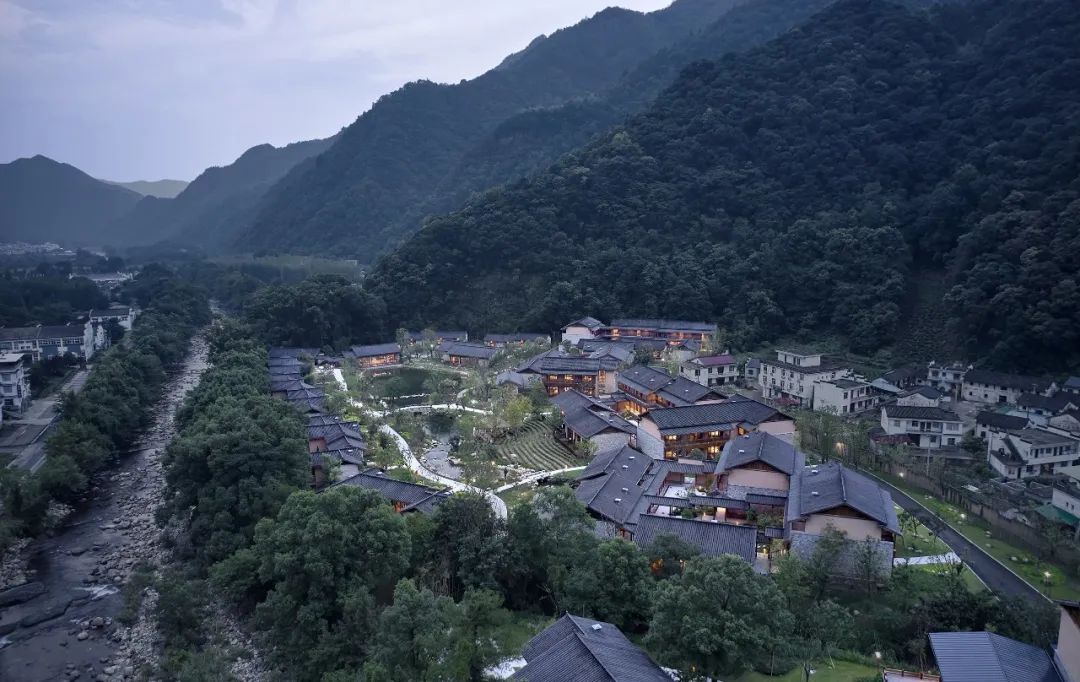 石台聚龙牯牛降酒店品牌定位,牯牛降聚龙大酒店野奢大床房