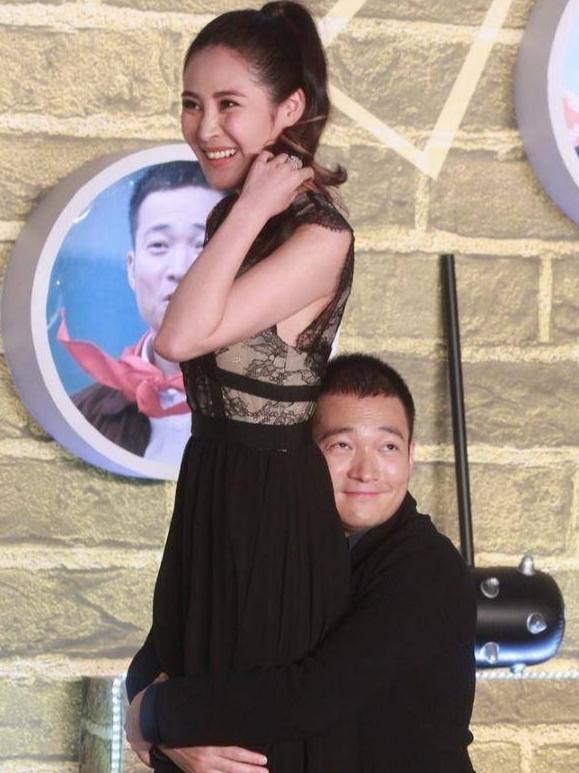 表面很正派的伪君子,表面正人君子实际上腹黑小说