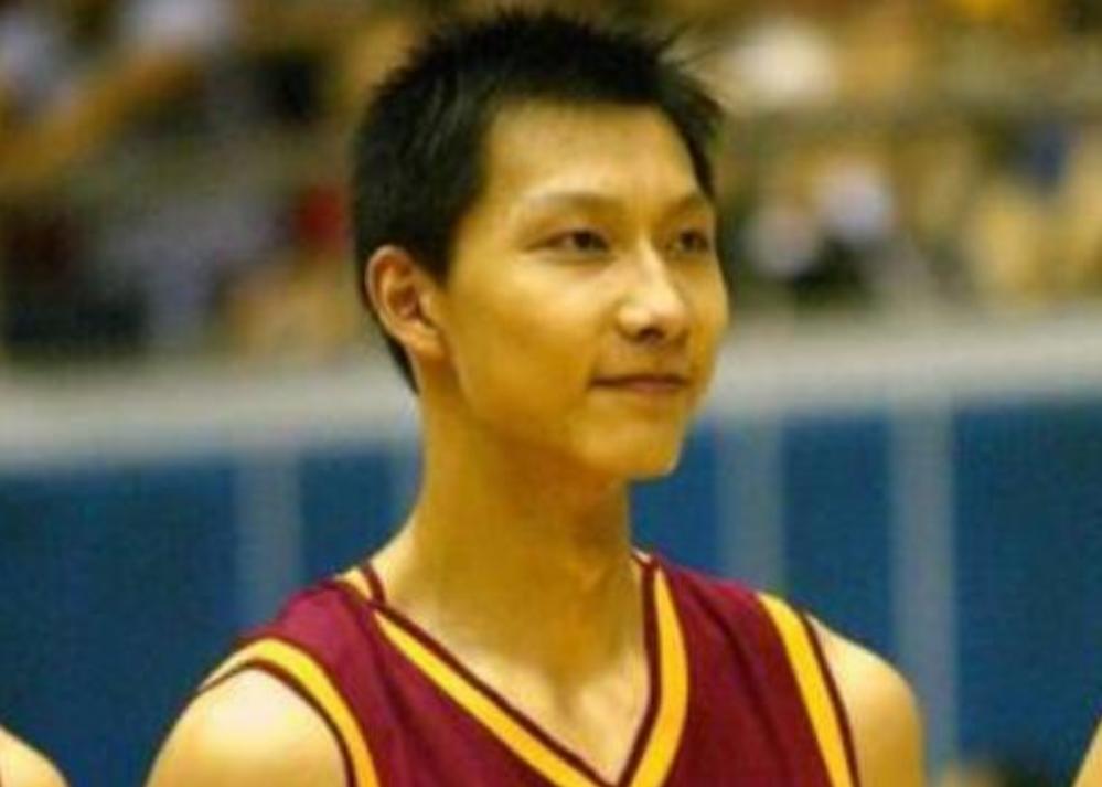 易建联妻子荆灵简历,易建联老婆荆灵是广东哪里人图片