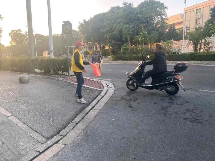 交通整治安全文明出行,交通警察倡导安全文明出行