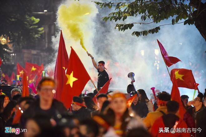 男足输给越南的打油诗,大年初一男足输给越南短视频