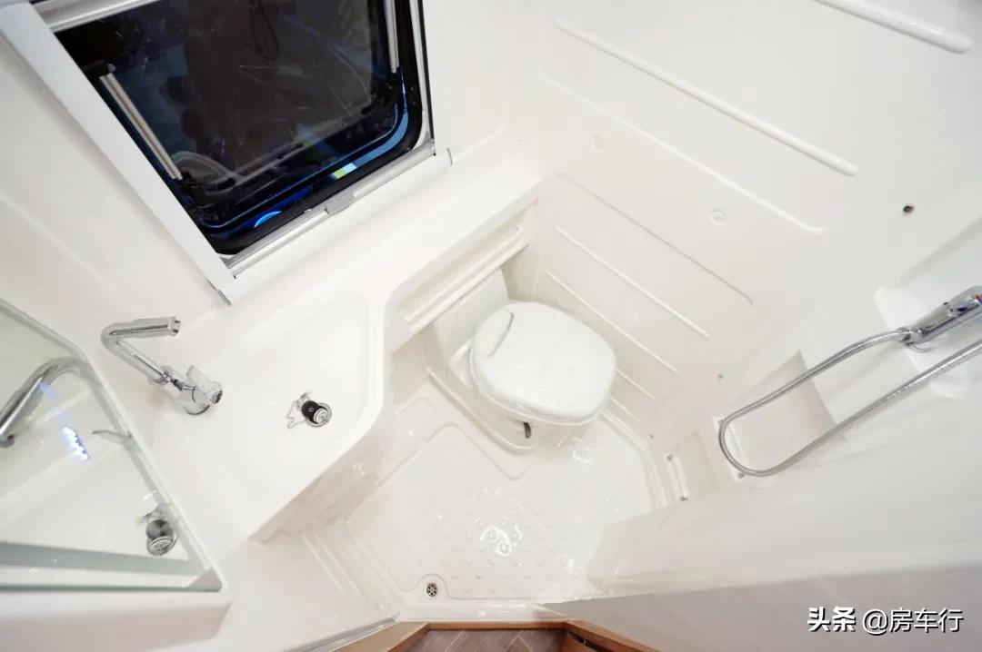 最新款进口顶级依维柯b型房车,依维柯房车推荐10万到20万之间7座