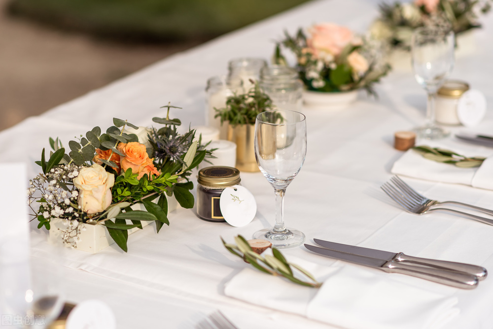 婚礼请柬领导的正规写法,给领导如何发婚礼请柬信息