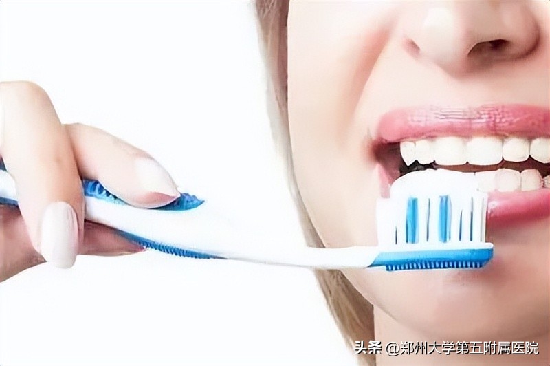 请问医生牙龈出血是怎么了,医学科普牙龈总是出血该怎么办呢