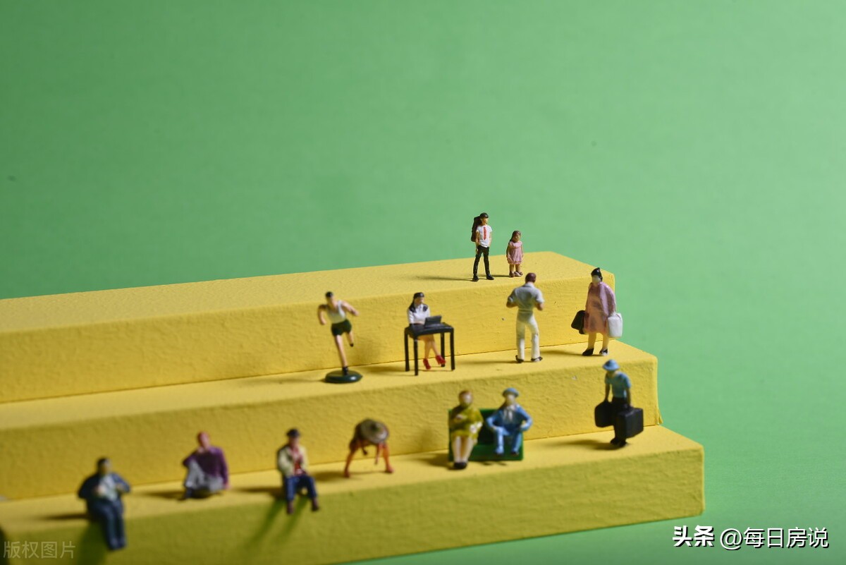 倒牛奶的原因视频,倒牛奶事件重现经济萧条的信号