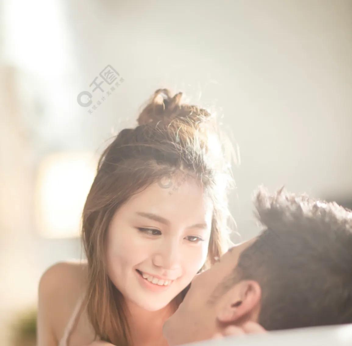 男人亲嘴时有哪三种表现说明爱你,男人亲嘴时几个动作说明爱你