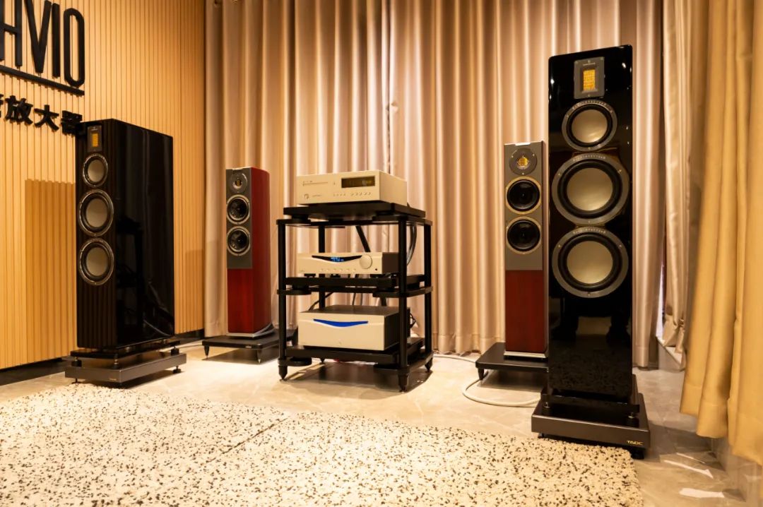 唯美而富有诗意!AudiaFlight歌匠FLS1/FLS4前后级