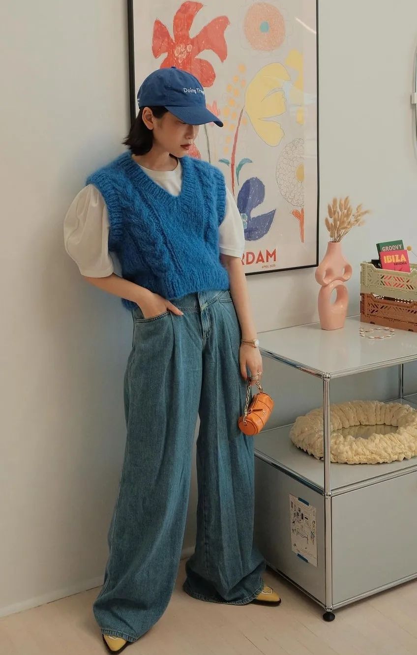 秋日马甲穿搭的n种,春天咖色格子针织马甲怎么搭配